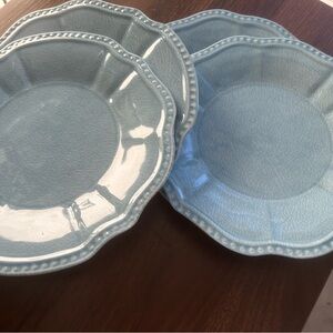 Pier 1 Light Blue Scalloped Melamine Dinner charger Plates